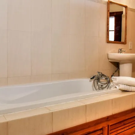 Vila Farmhouse Cala *
